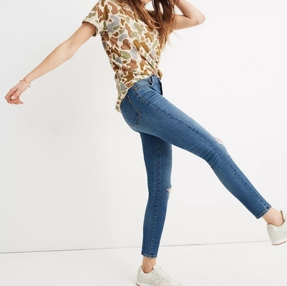 Madewell 9" Mid-Rise Skinny Crop Jeans in Delmar Wash: Eco Edition - Picture 2 of 9